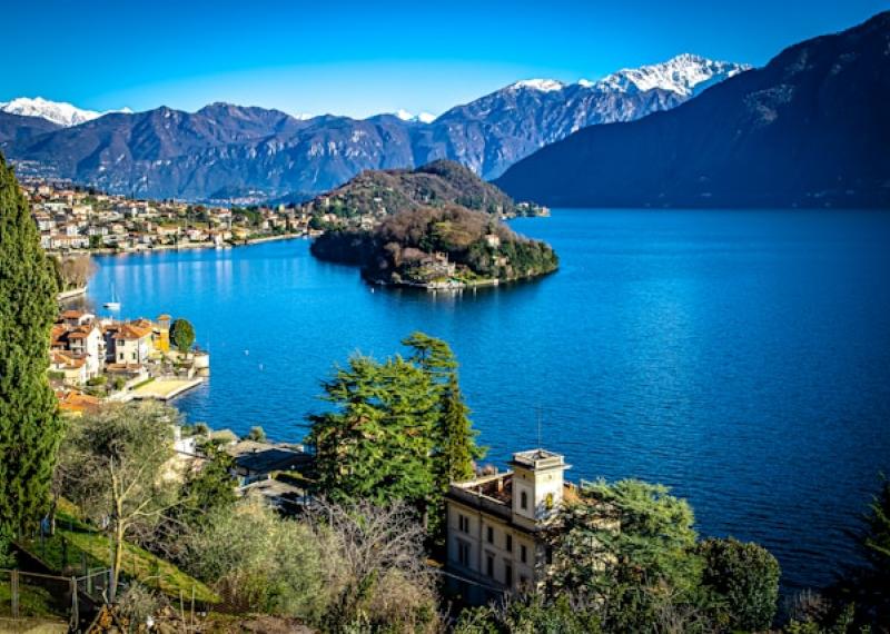 Lake Como with surrounding nature