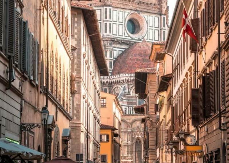 Florence Cathedral seen from nearby alley