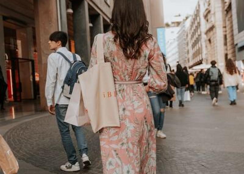 Shopping in Milan alley