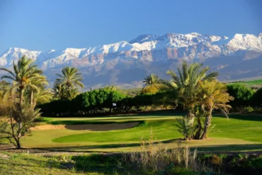 Assoufid Golf Club a Marrakech con l'Atlante innevato: golf in Marocco in inverno